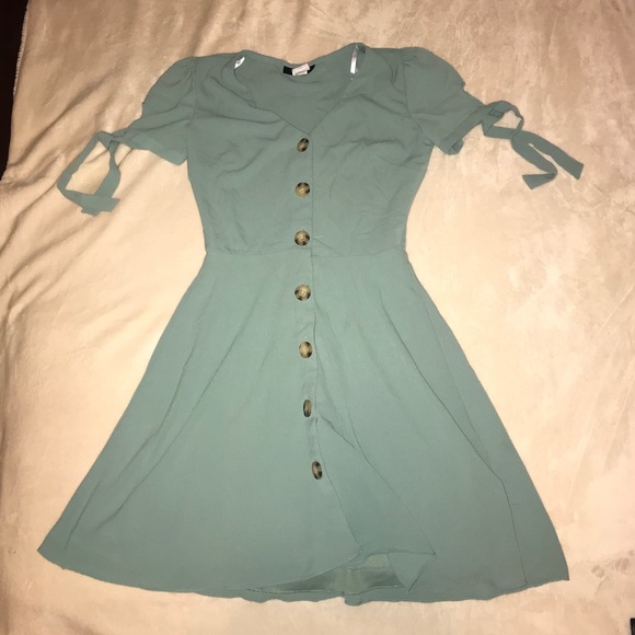 B Darlin Dresses & Skirts - Vintage button dress